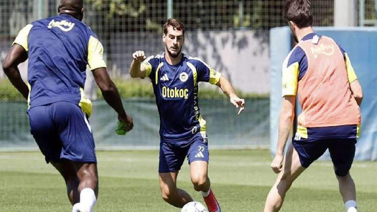 Fenerbahçe'de Slavia Prag maçının ardından ayrılık kesinleşti: 21 aydır forma giymiyor, Aziz Yıldırım 7 milyon euroluk yıldızı sildi! 3